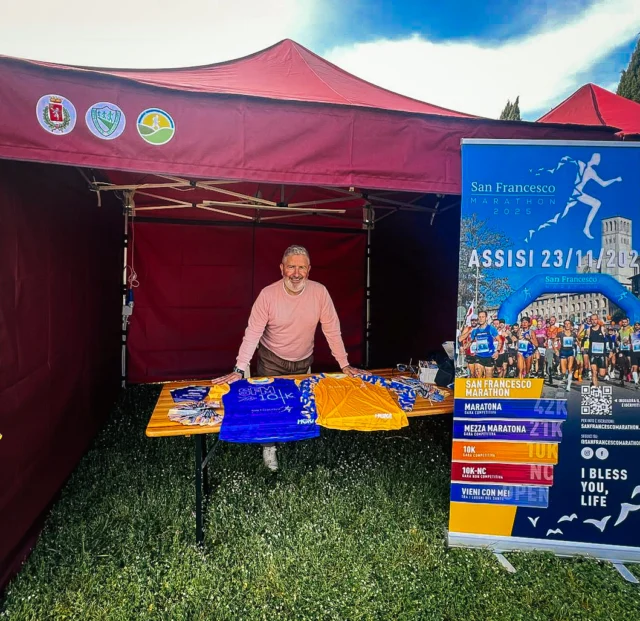 📌 𝗗𝗮 𝗼𝗴𝗴𝗶 𝗰𝗶 𝘁𝗿𝗼𝘃𝗮𝘁𝗲 𝗮 𝗥𝗮𝗽𝗼𝗹𝗮𝗻𝗼 𝗧𝗲𝗿𝗺𝗲 𝗰𝗼𝗻 𝗶𝗹 𝗻𝗼𝘀𝘁𝗿𝗼 𝘀𝘁𝗮𝗻𝗱 𝗮𝗹 𝘃𝗶𝗹𝗹𝗮𝗴𝗲 𝗱𝗲𝗹𝗹𝗮 "𝗖𝗿𝗲𝘁𝗲 𝗦𝗲𝗻𝗲𝘀𝗶 𝗨𝗹𝘁𝗿𝗮𝗺𝗮𝗿𝗮𝘁𝗵𝗼𝗻"!Per chi ci passa a trovare una super sorpresa...un coupon sconto per iscriversi alla San Francesco Marathon 2025! 🏃🏻🏃🏻‍♀️➡️ www.sanfrancescomarathon.it@creteultramarathon